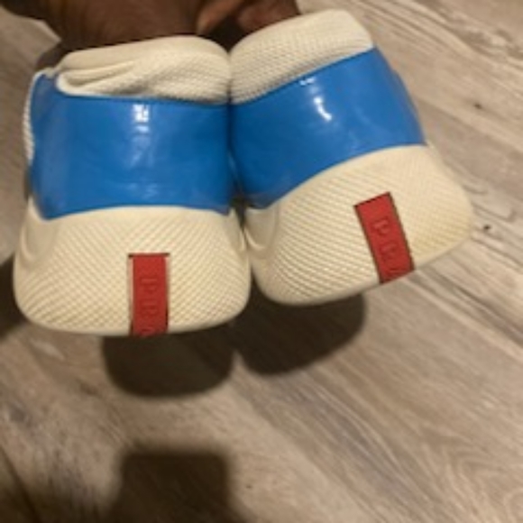 Pradas - Picture 2 of 3